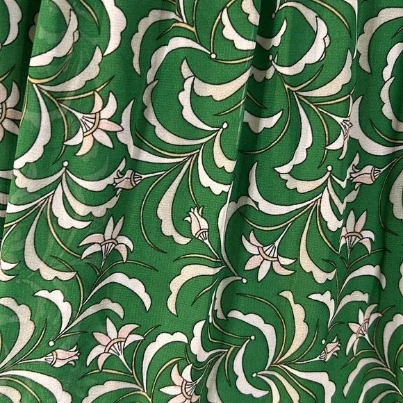 Max Studio NWT Elastic waist short Green floral print Skirt. SMALL - Picture 2 of 10